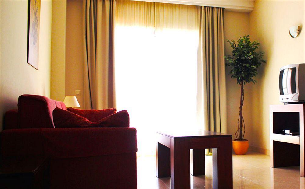 Apartamentos Turisticos Anoreta Rincón de la Victoria Extérieur photo