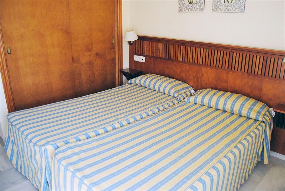 Apartamentos Turisticos Anoreta Rincón de la Victoria Extérieur photo