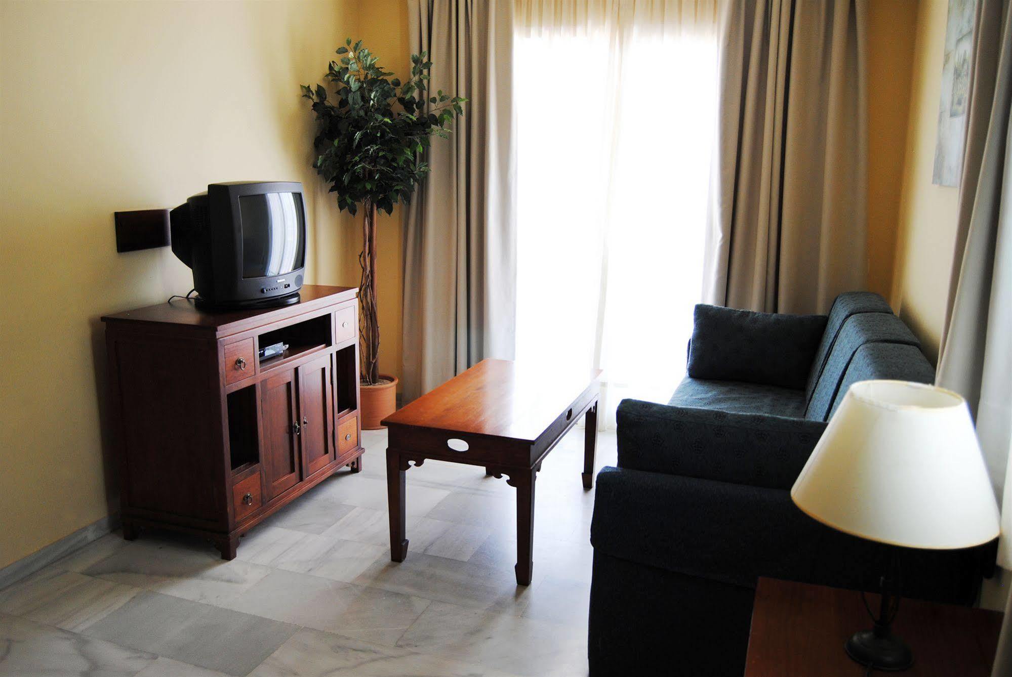 Apartamentos Turisticos Anoreta Rincón de la Victoria Extérieur photo